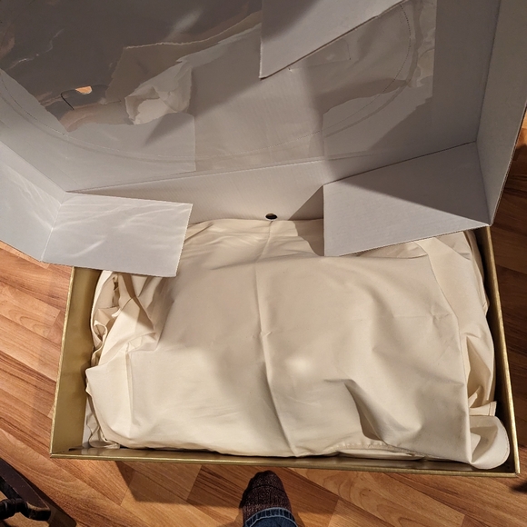 Bundle! Wedding gown WITH POCKETS and preservation box! - Picture 5 of 7